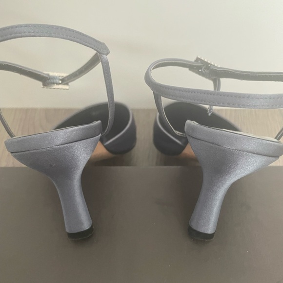 Beautiful Pewter Satin Heels Size 8 - Picture 3 of 7